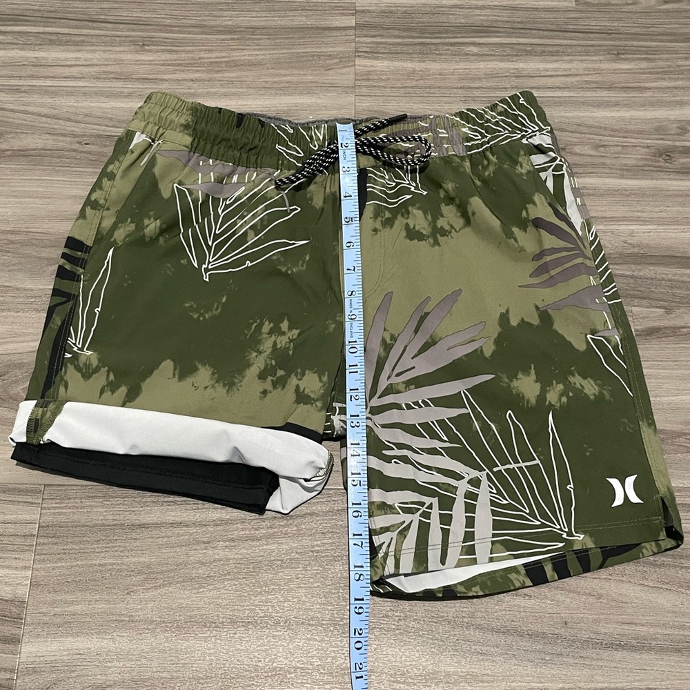 NWOT HURLEY Active shorts with inner lining